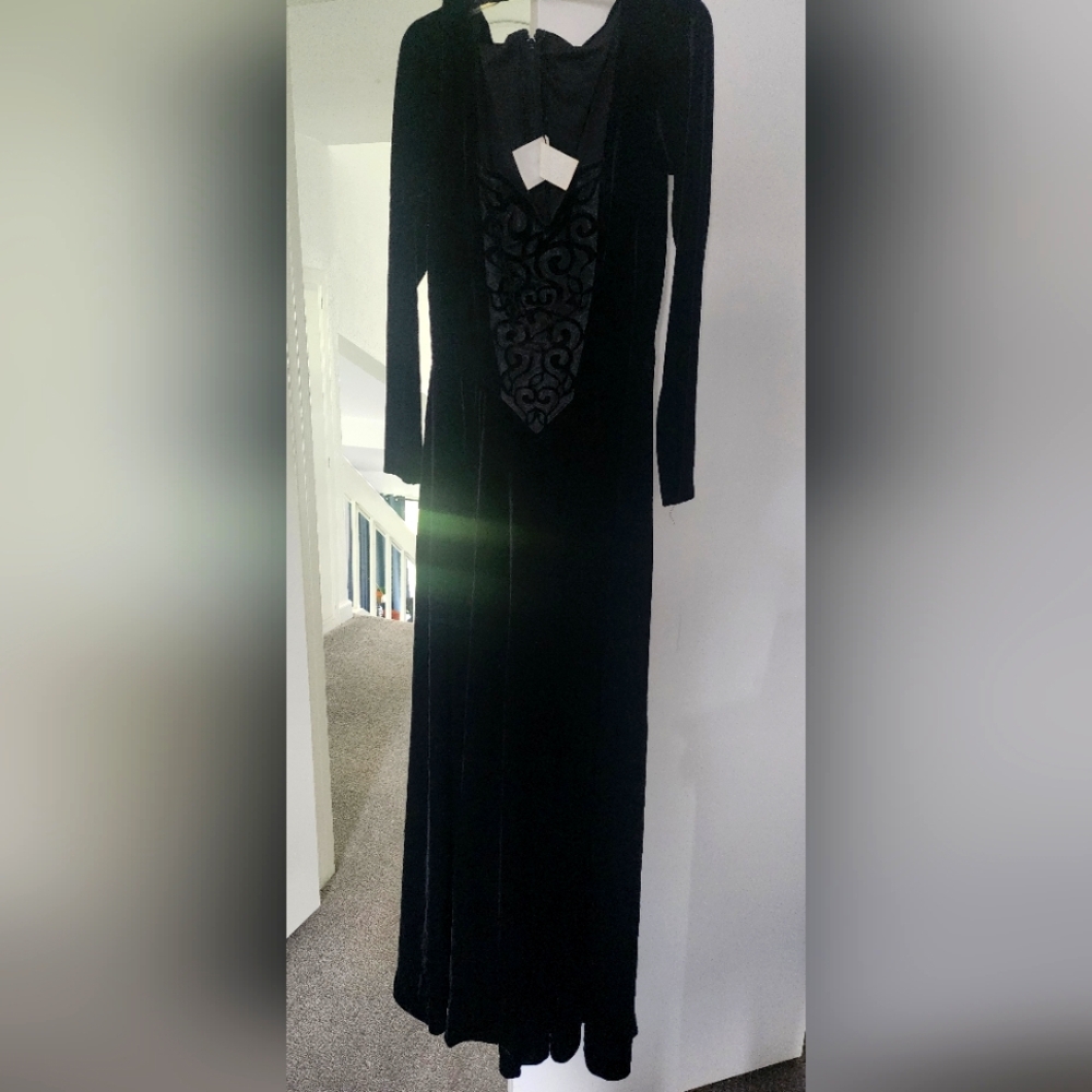 Tadashi Shoji Black Long Sleeve Gown